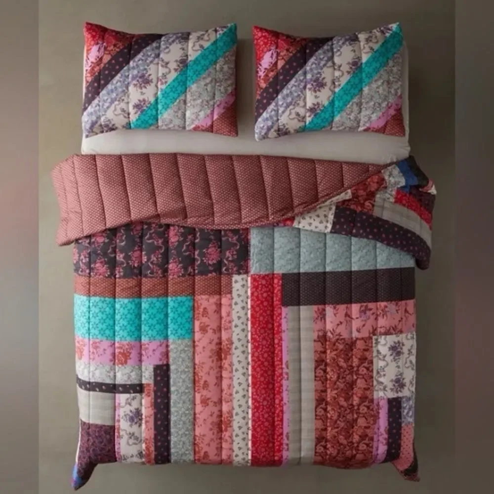 Urban Outfitters Avril Floral Quilt Full/Queen